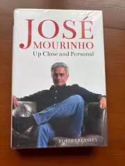 (К22) Книга Біографія Жозе Моурінью «Jose Mourinho: Up Close and Personal» 2016