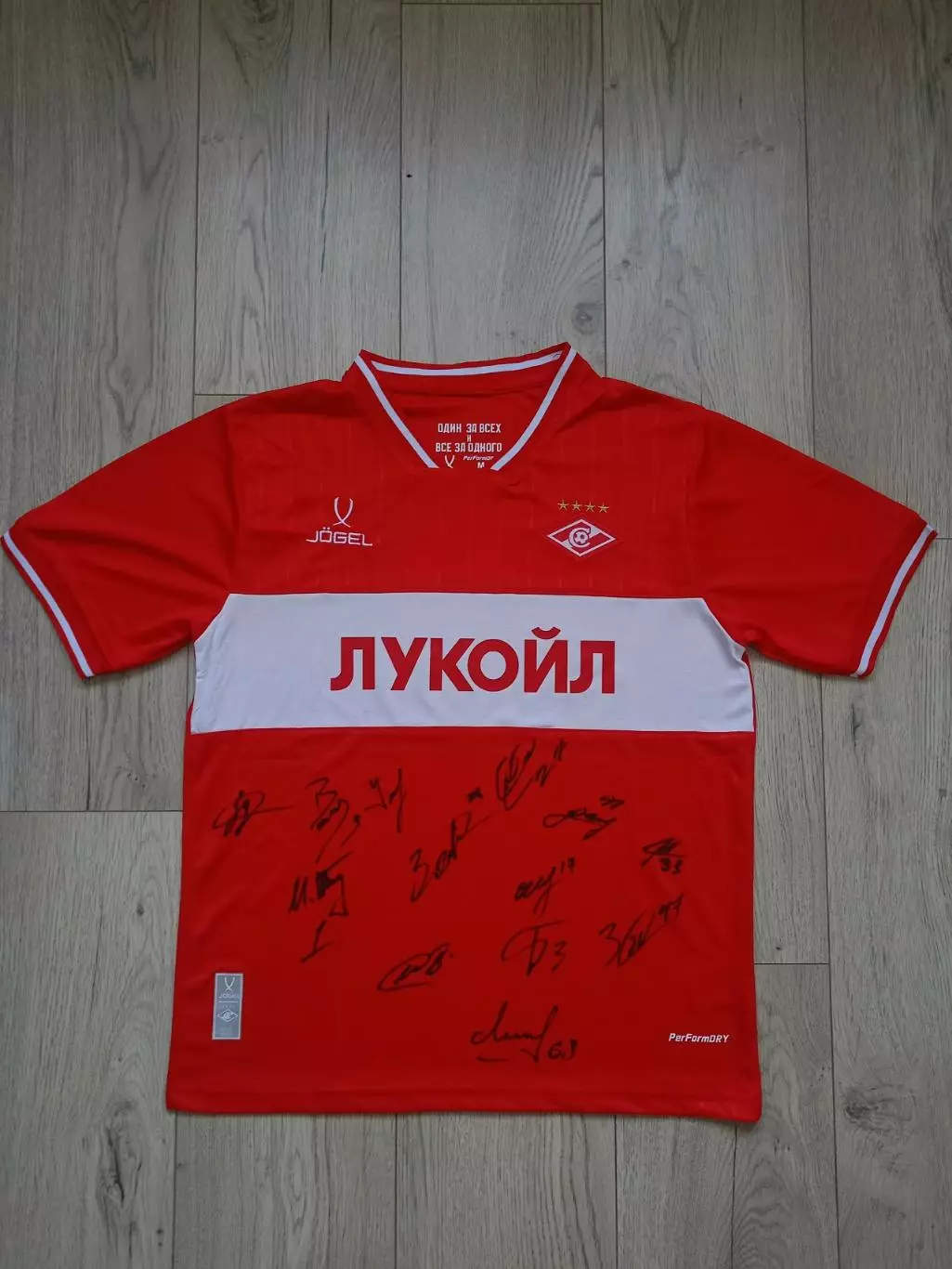 Футболка с автографами ФК Спартак сезона 2025/26: Барко, Маркиньос, Зобнин, тд