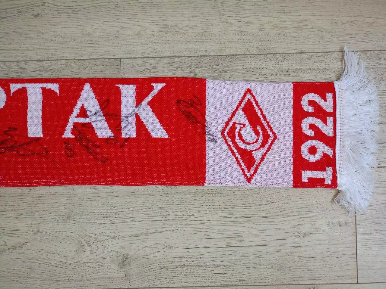 Шарф с автографами ФК Спартак Москва 2025/26: Барко, Маркиньос, Зобнин и т.д. 3