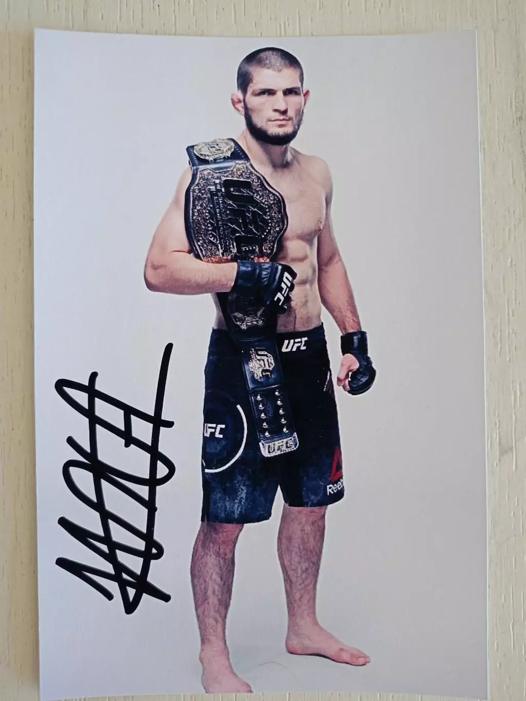 Автограф Хабиба Нурмагомедова