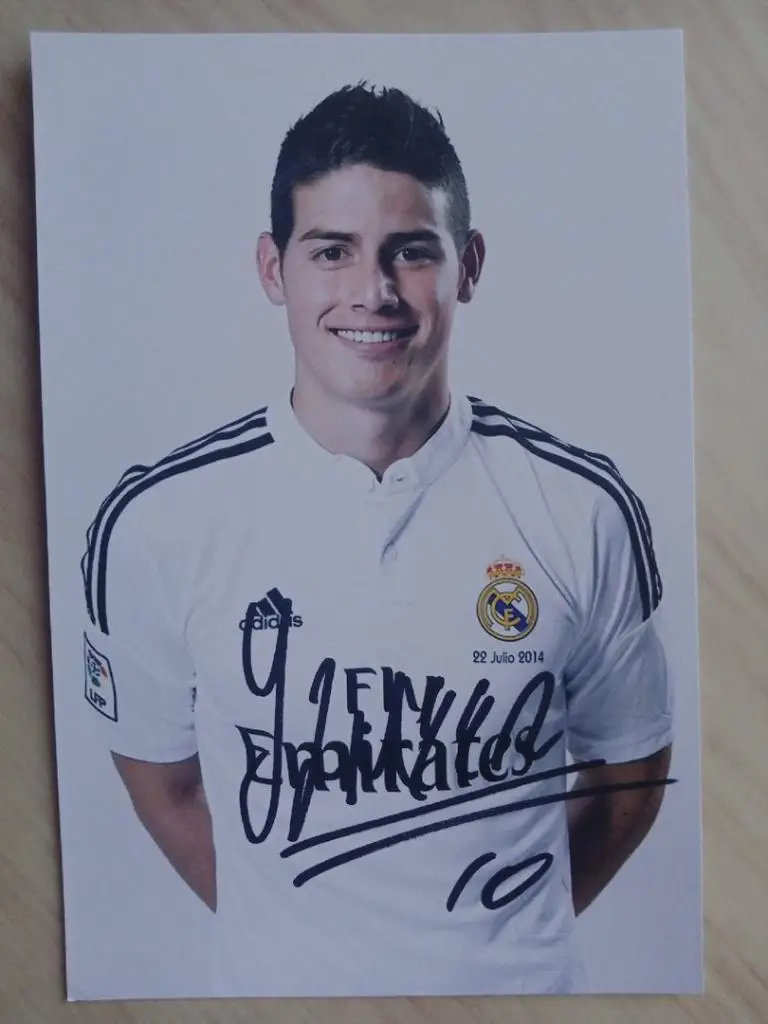 Автограф Хамес Родригес