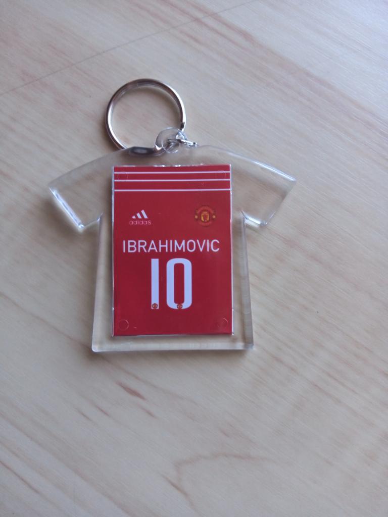 Двусторонний брелок в виде футболки Златан Ибрагимович. №10 (Манчестер Юнайтед)
