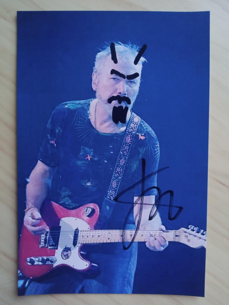 Автограф Владимира Бегунова (гитарист рок-группы Чайф)