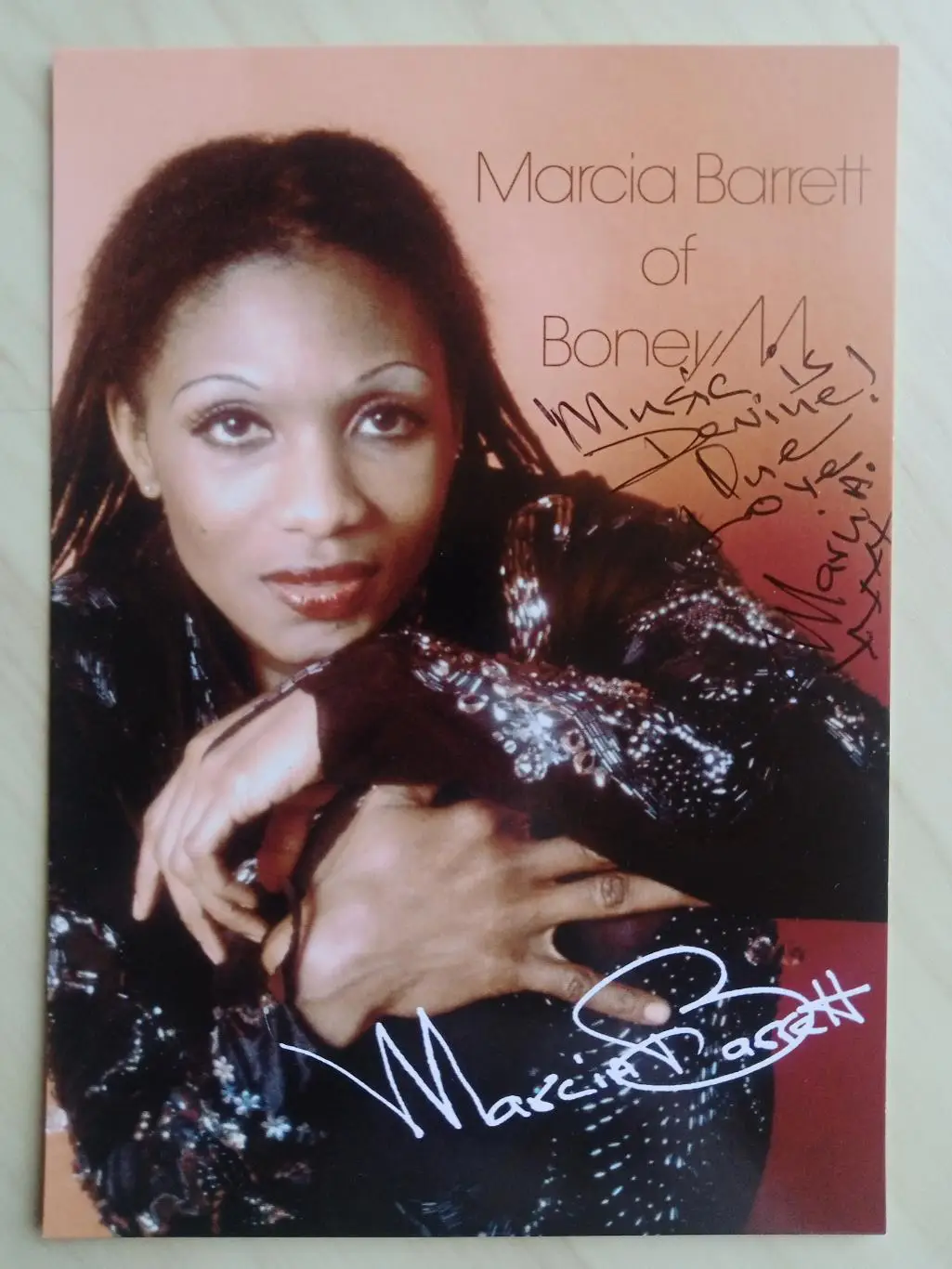 Автограф Марсия Барретт 1
