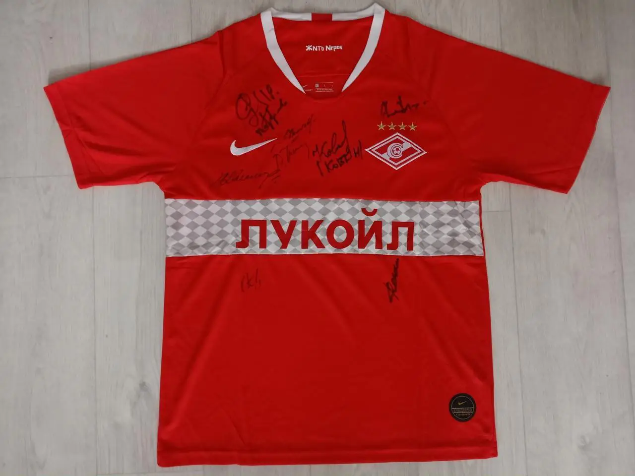 Футболка с автографами легенд ФК Спартак: Шмаров, Ковтун, Парфенов и т.д.