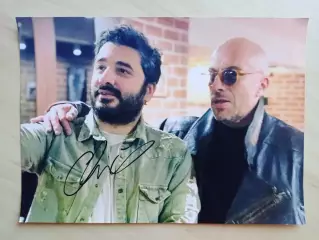 Автограф Сарика Андреасяна (режиссер и продюсер) на фотографии размером А4