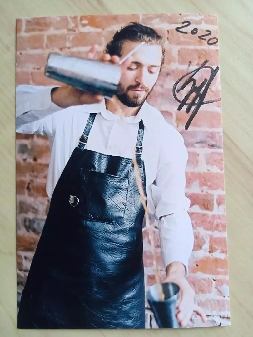 Автограф Ивана Кравченко (бармен в сериалах Кухня, Отель Элеон и т.д.) 1