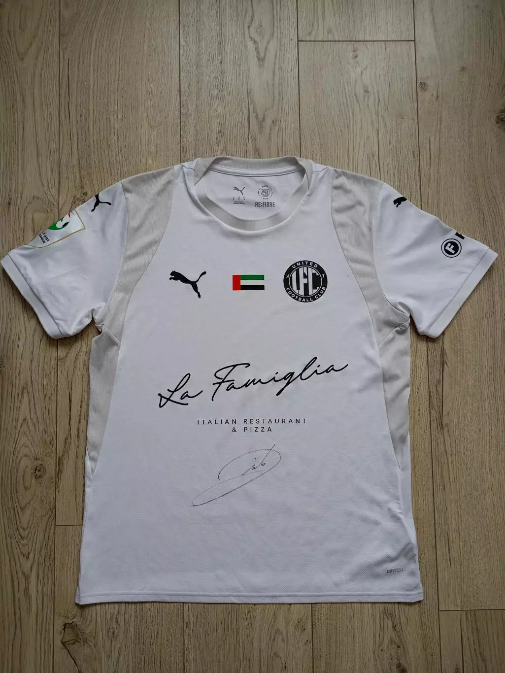 Футболка Юнайтед Дубай с автографом Андреа Пирло (Милан, Ювентус, Италия)