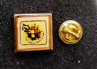 Знак Футбол Федерация - ИСПАНИЯ (17х17 мм).