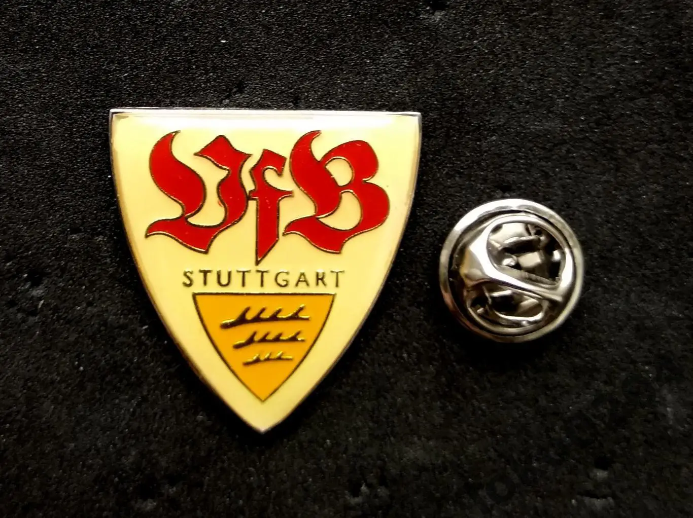 Знак. ШТУТГАРТ ФК - VfB Stuttgart - ГЕРМАНИЯ.