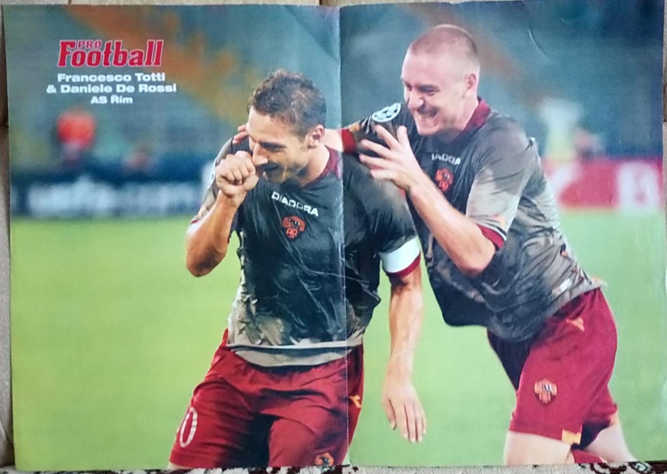 Футбол. Постер з журналу Pro Football, Тотті, Де Россі.
