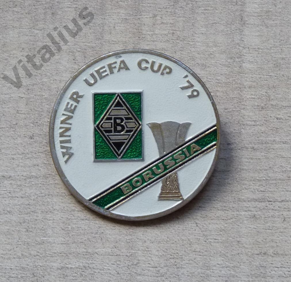 Значок Боруссия Германия - победитель Кубка УЕФА 1979 года футбол (белый)