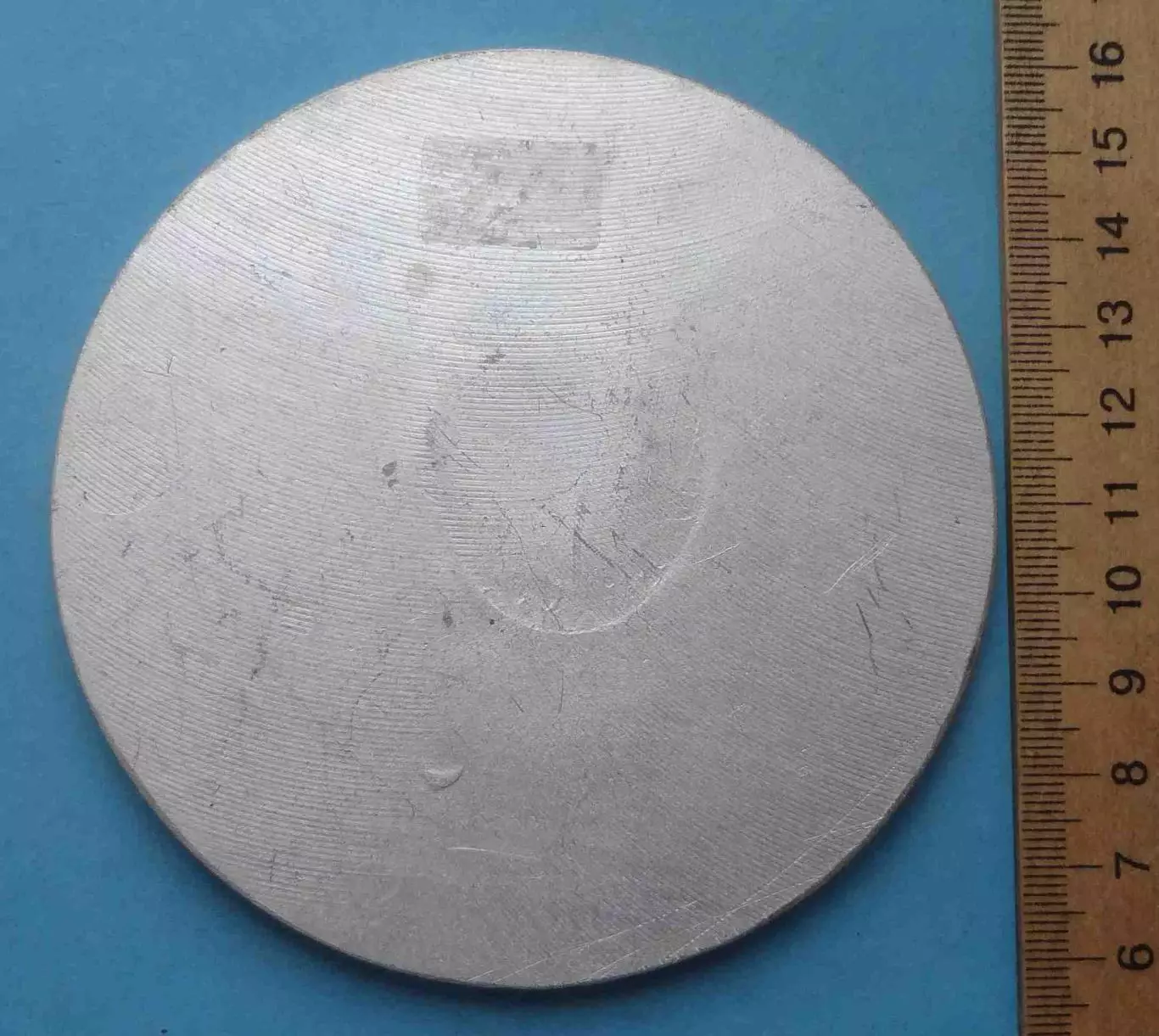 40 лет Слава героям освободителям Александрии 1943-1983 танк герб Настольная (65 2