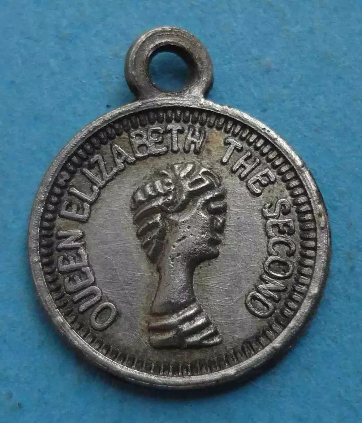 кулон-жетон королева Елизавета II QUEEN ELIZABETH THE SECOND (70)