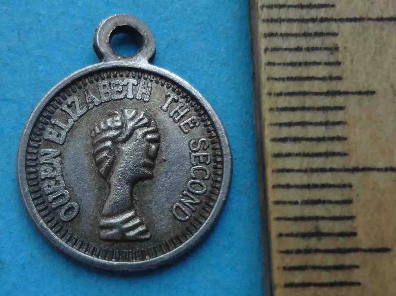 кулон-жетон королева Елизавета II QUEEN ELIZABETH THE SECOND (70) 1