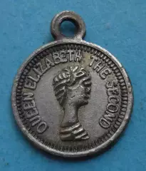 кулон-жетон королева Елизавета II QUEEN ELIZABETH THE SECOND (70)