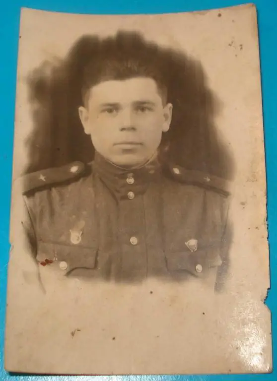 фотография с знаками № 1 (ГТО и ВЛКСМ)