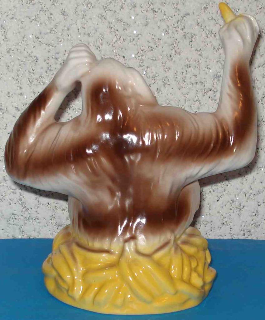 фарфоровая статуэтка Обезьяна с бананом Коростень 1