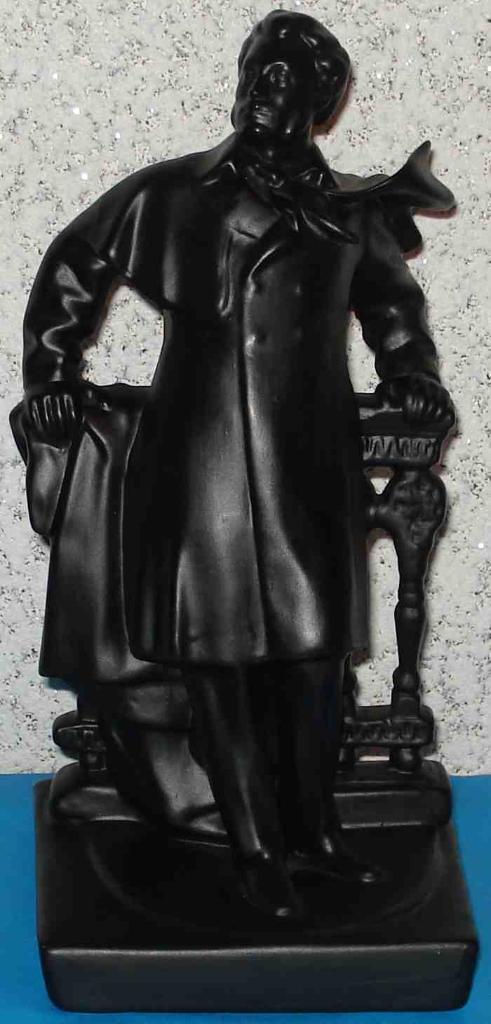 фарфоровая статуэтка Пушкин