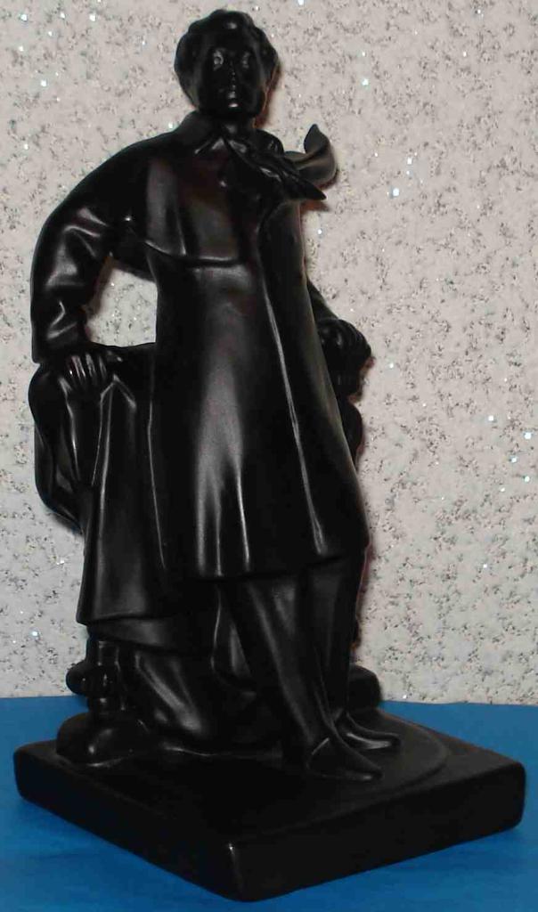 фарфоровая статуэтка Пушкин 1