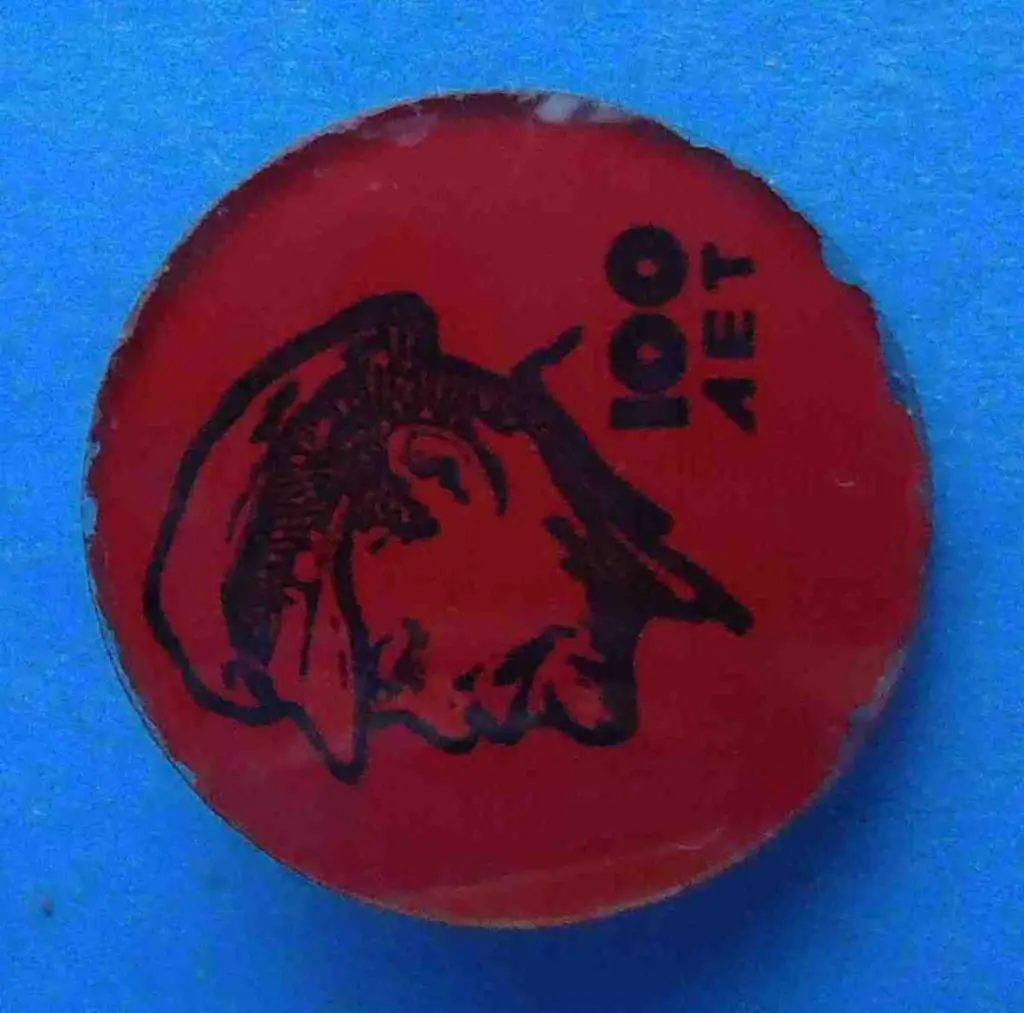 Ленин 100 лет в кепке 1