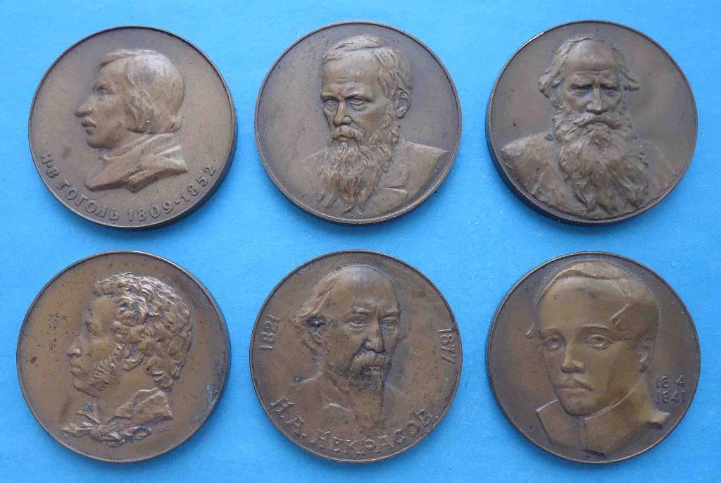 Набор пямятных настольных медалей писателей 6шт Гоголь Достоевский Толстой Пушки