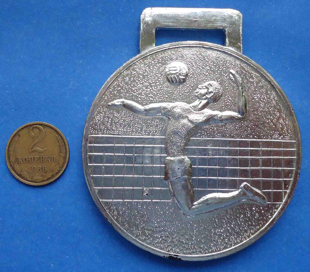 Медаль по волейболу в коробке