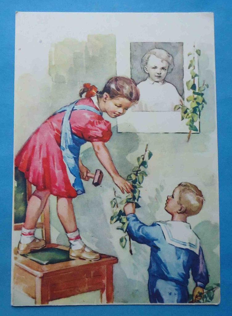 Открытка Художник Кудряшова Дети украшают портрет Ленина