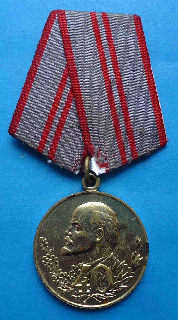 Медаль 40 лет Вооруженных сил СССР с доком Западного окружного управления погран 1