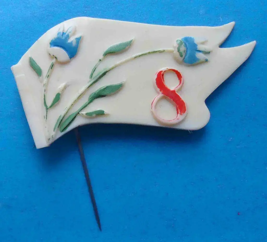 8 марта пластмасса