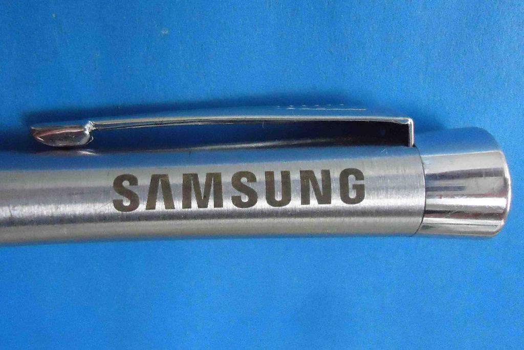 Шариковая ручка Parker Urban Metro Metallic CT, надпись IU, гравировка SAMSUNG 2