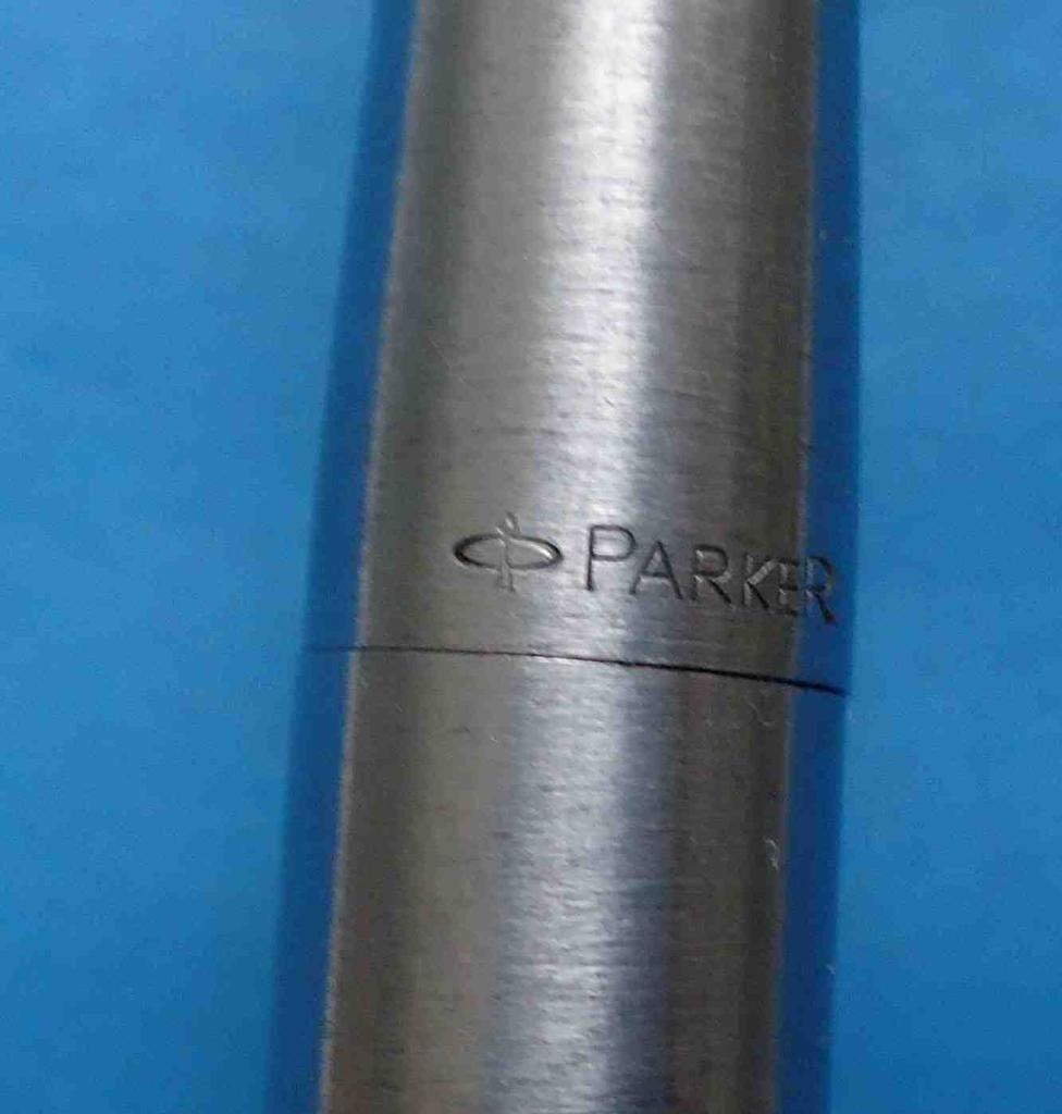 Шариковая ручка Parker Urban Metro Metallic CT, надпись IU, гравировка SAMSUNG 3