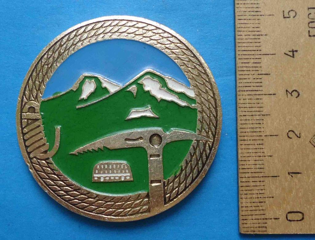 Медаль Кавказ Эльбрус альпинизм настольная