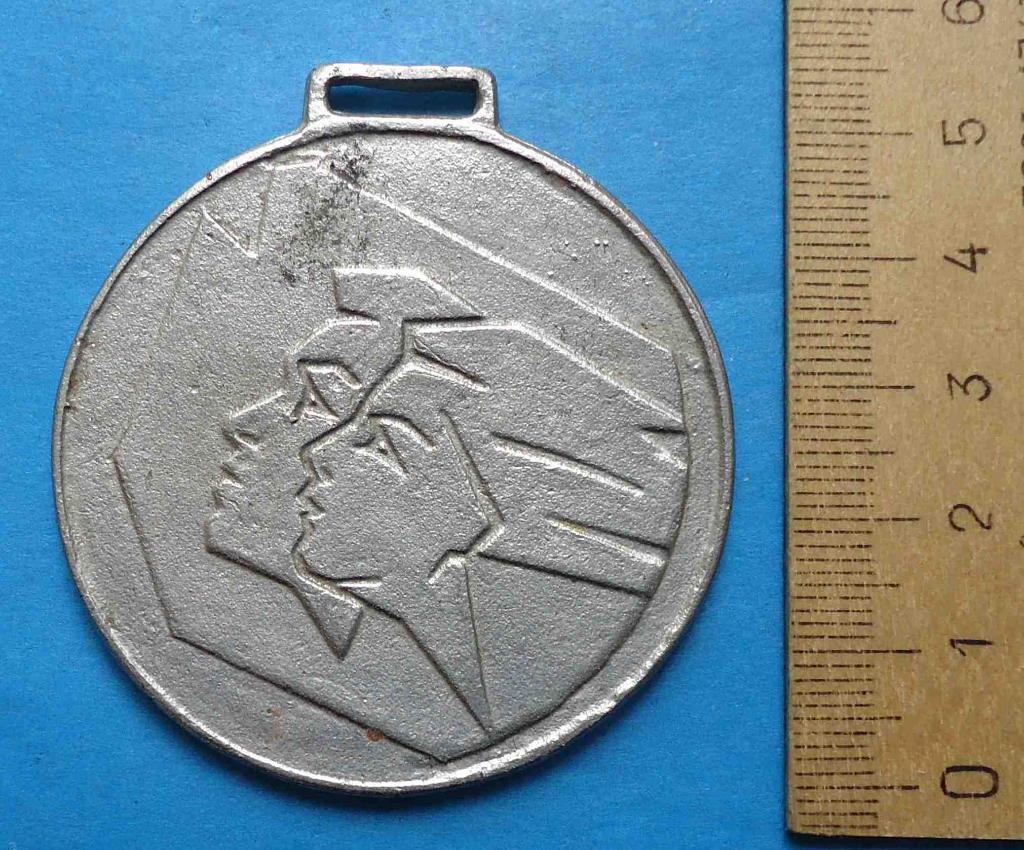 Медаль Чемпион спартакиады завода 1917-1967 факел 1