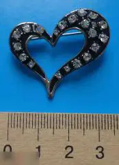 Брошь Сердце с камнями