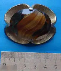 Брошь с большим камнем