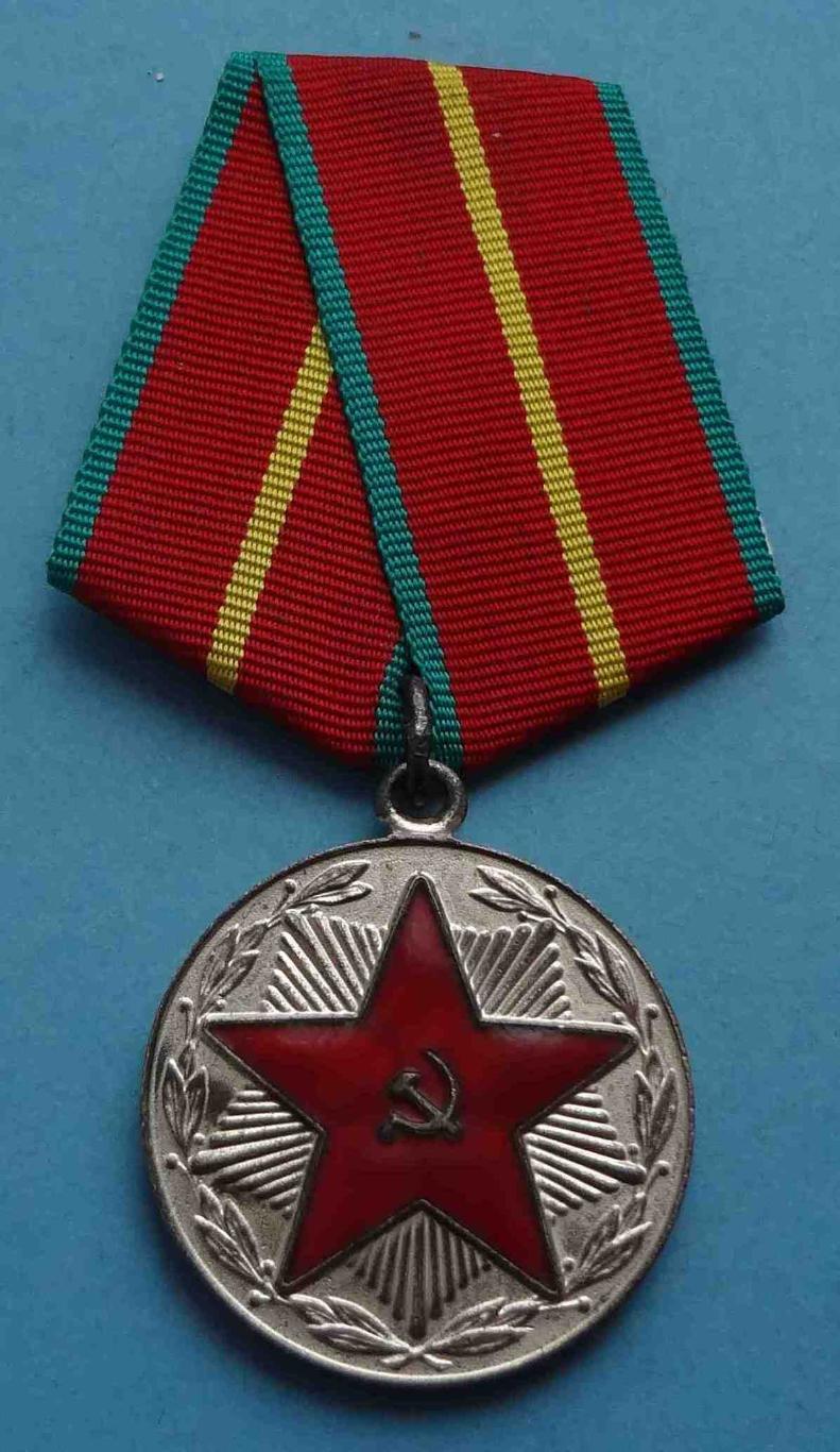 Медаль За 20 лет безупречной службы МООП УССР выслуга 3 (3)