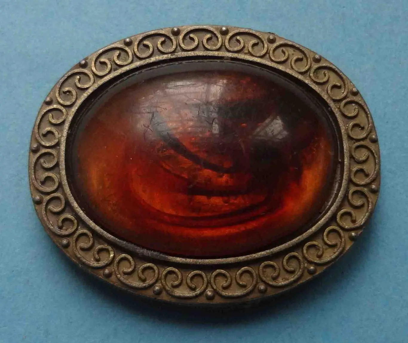 Брошь накладка янтарь (56) 1