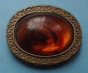 Брошь накладка янтарь (56)