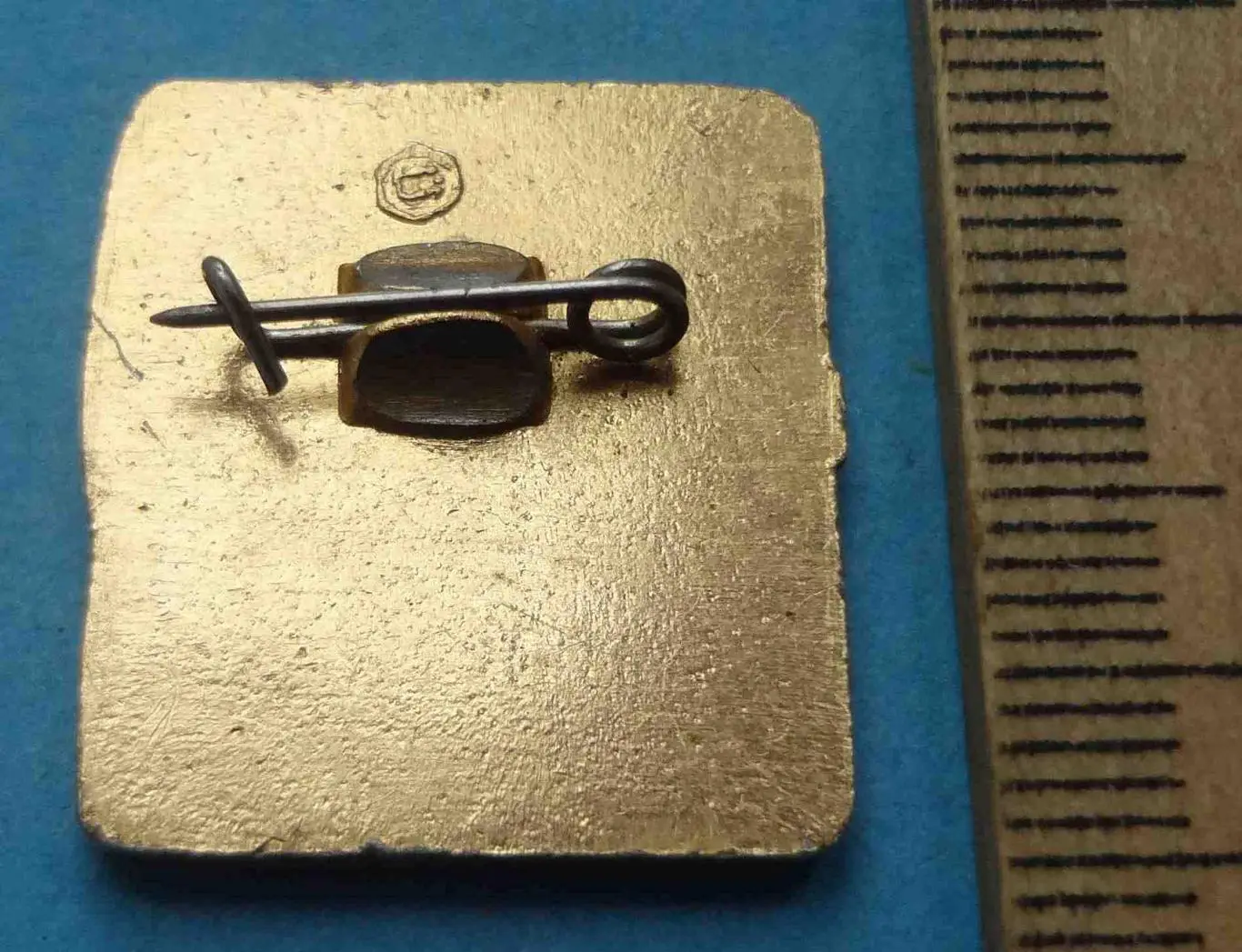 Молодому передовику производства ЦК ВЛКСМ клеймо Победа (57) 1