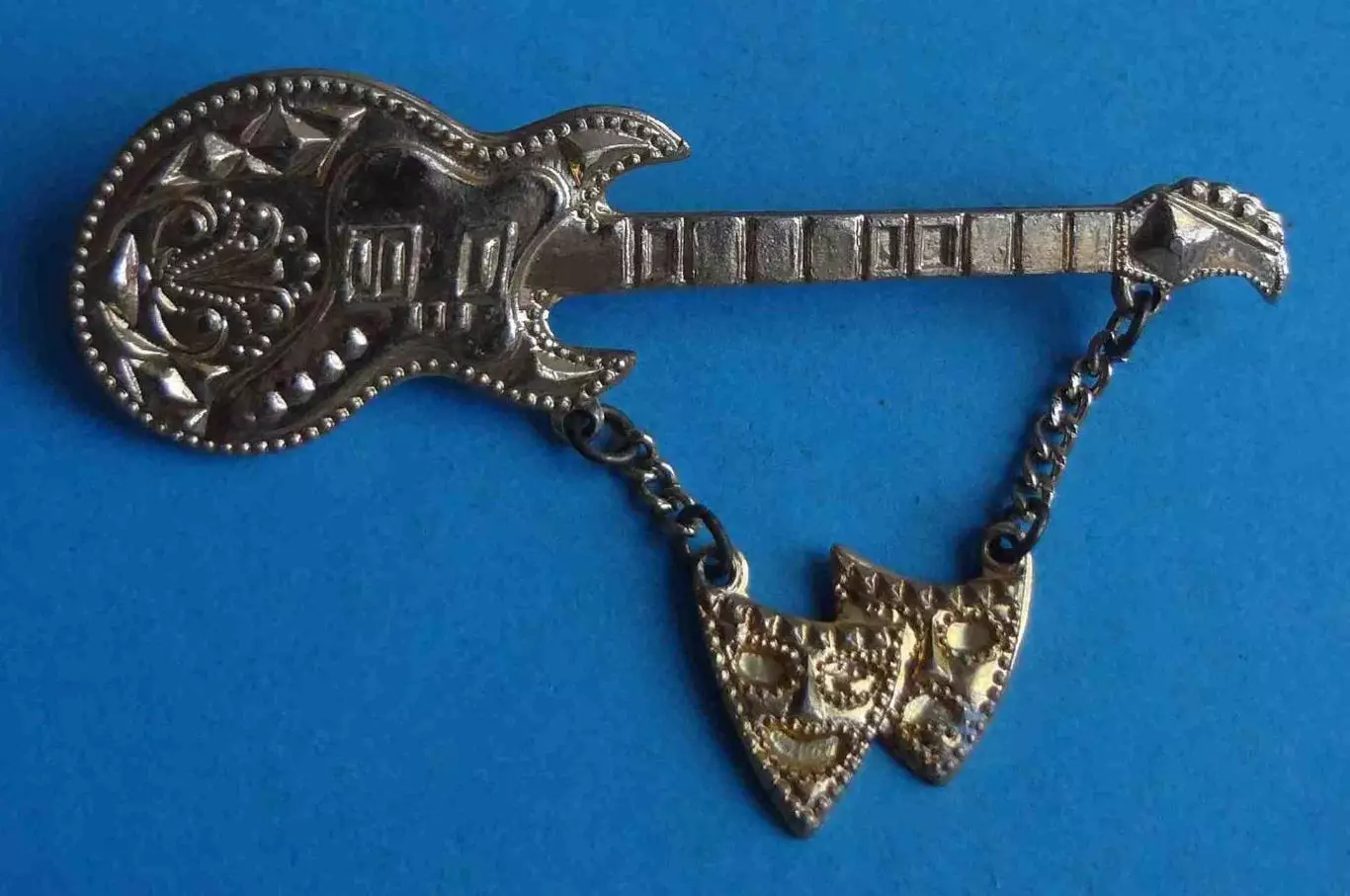 Значок-брошь Гитара Театральные маски (62)