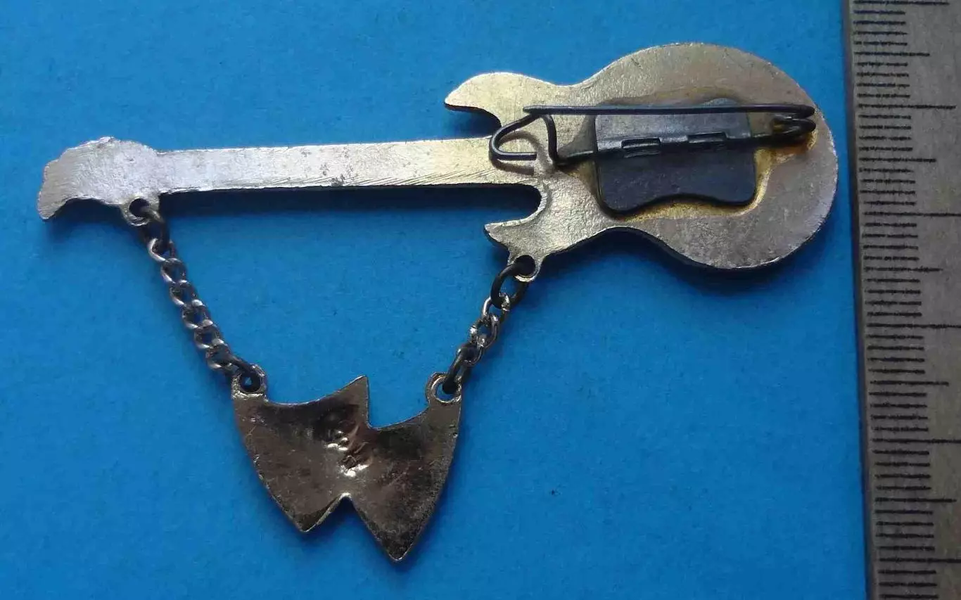 Значок-брошь Гитара Театральные маски (62) 2