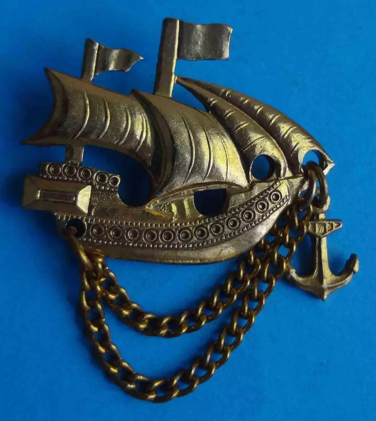 Значок-брошь Парусник на цепях (62)
