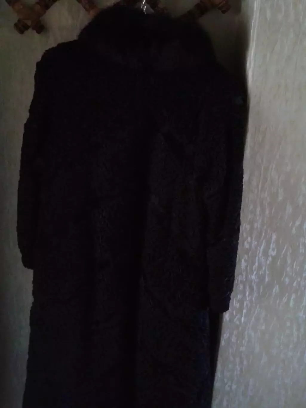 Шуба каракуль черная с песцовым воротником 1