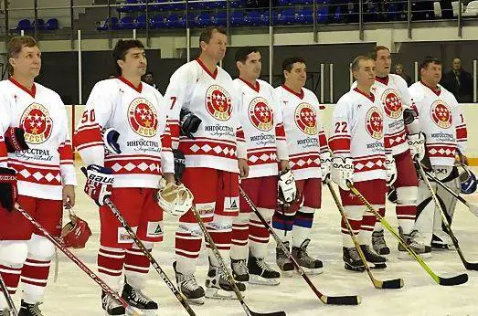 Хоккейный свитер Сергея Наильевича Гимаева с автогафами легенд 3