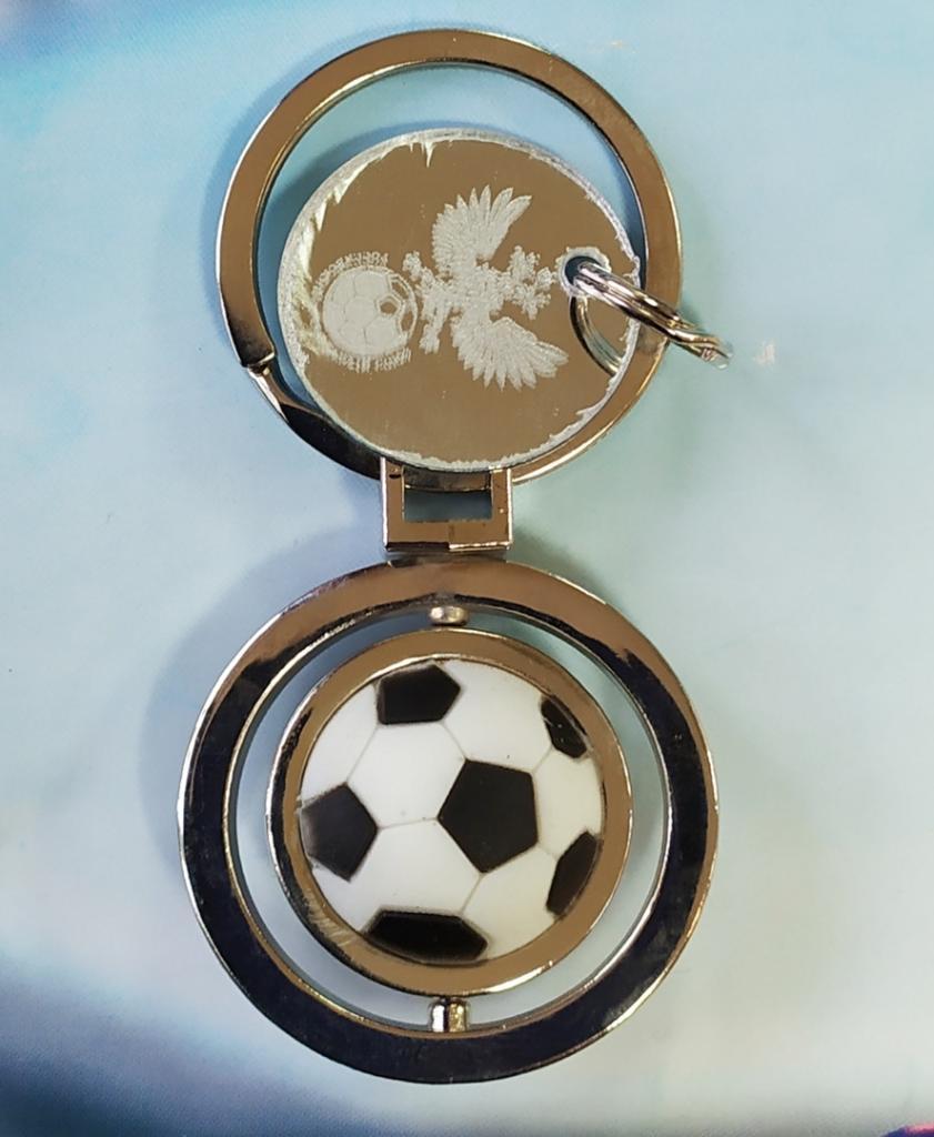 Брелок металлический с футбольным мячом