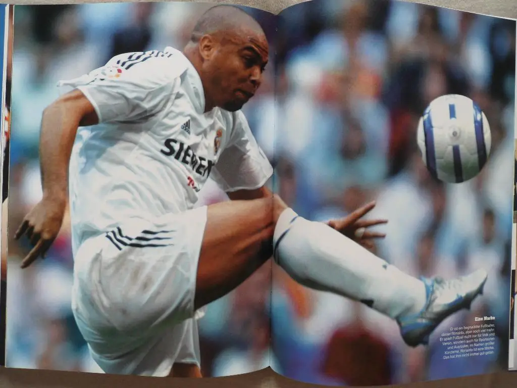 книга-фотоальбом Чемпионат мира по футболу 2002 г. 2