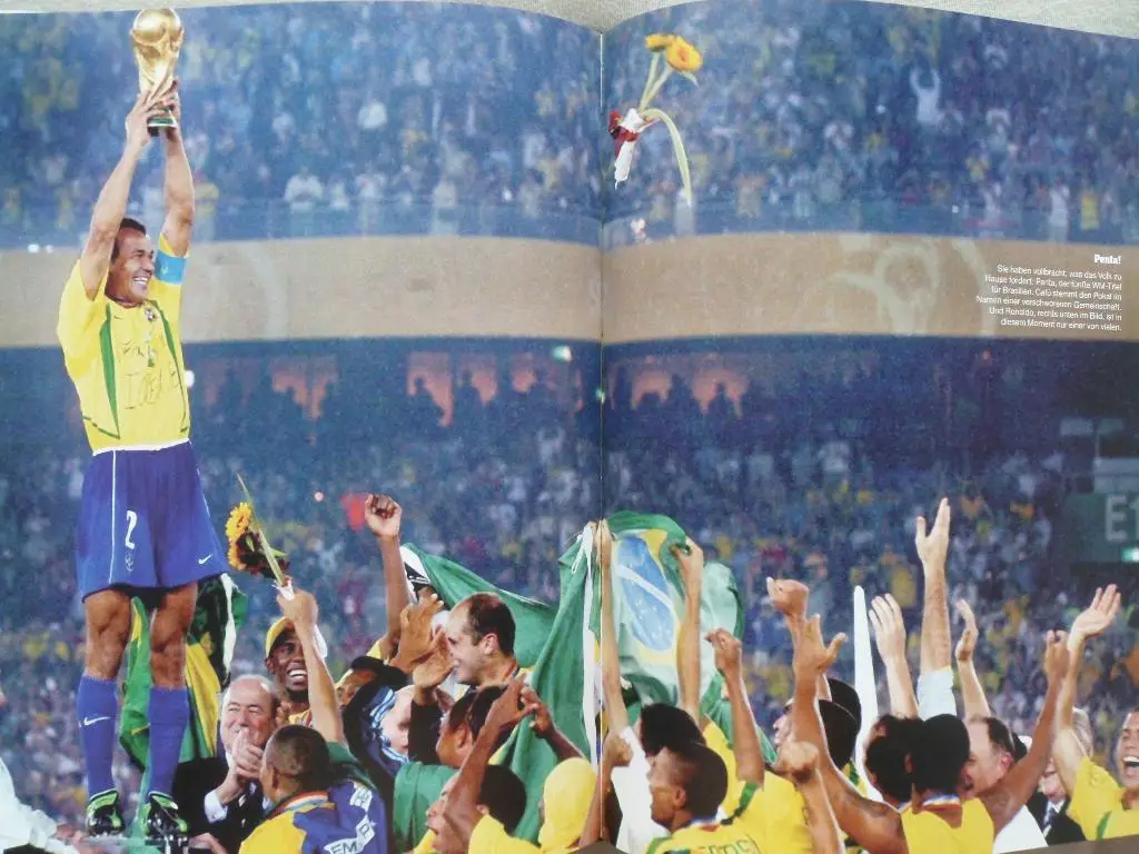 книга-фотоальбом Чемпионат мира по футболу 2002 г. 3