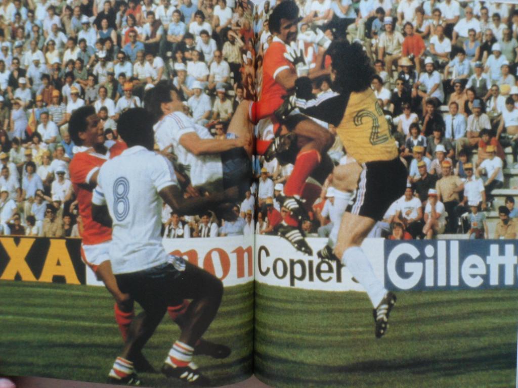 книга-фотоальбом - Чемпионат мира по футболу 1982 6