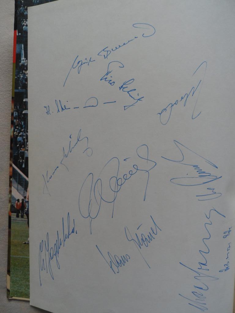 фотоальбом Чемпионат мира по футболу 1974 г. (1-й том) + 11 автографов 1